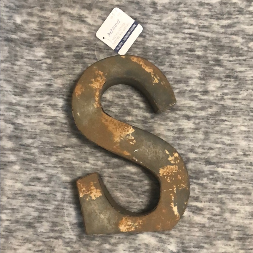 “S”
